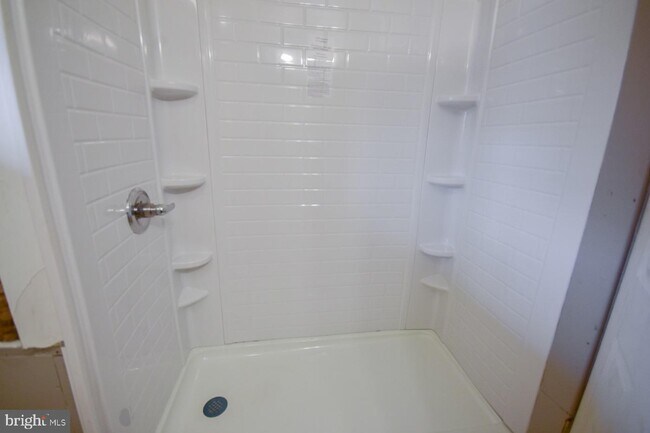 Building Photo - 117 E Martin St