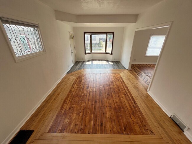 Foto del edificio - 2408 W High St