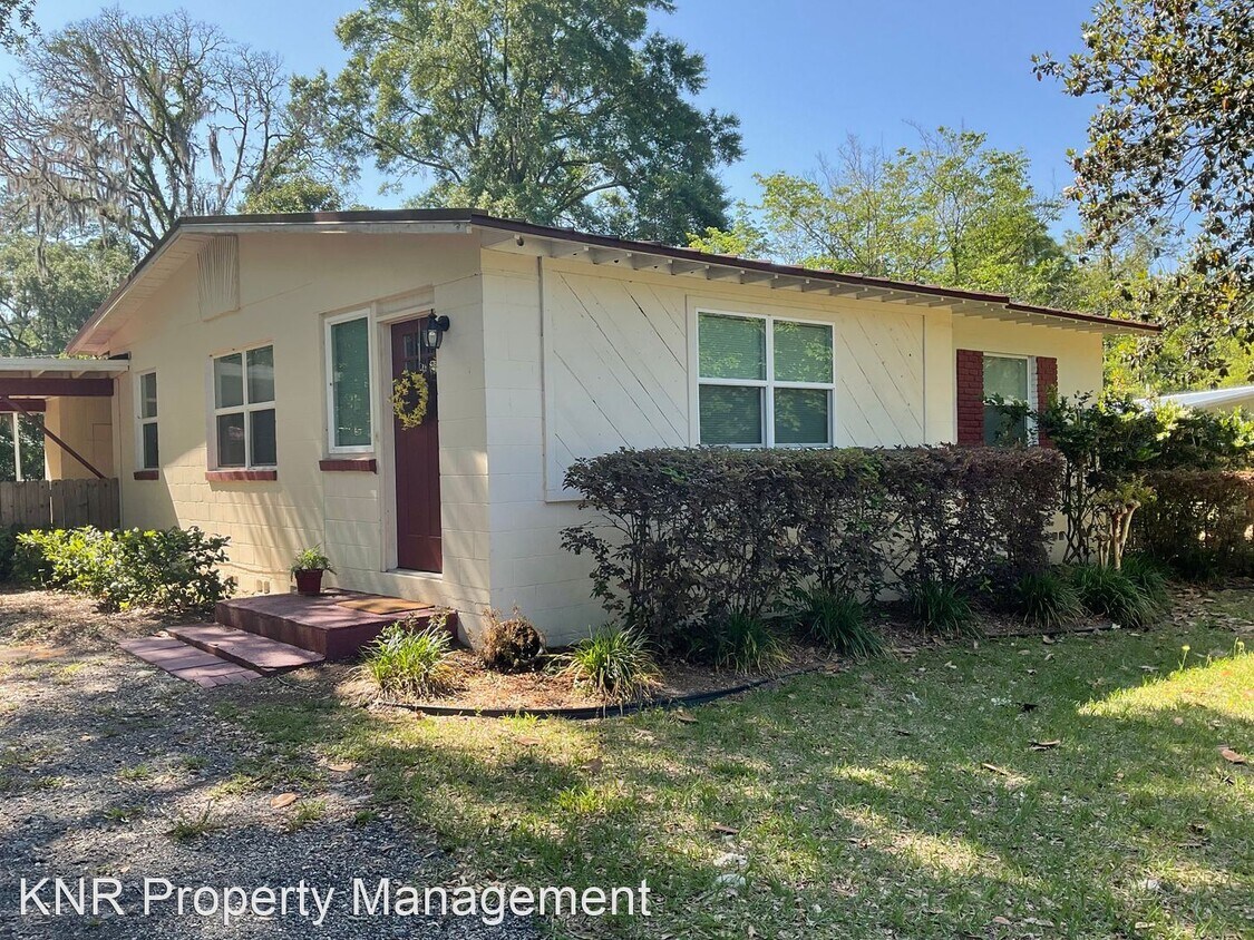 2 br, 1 bath House 18849 NW 240th St. House Rental in High Springs, FL