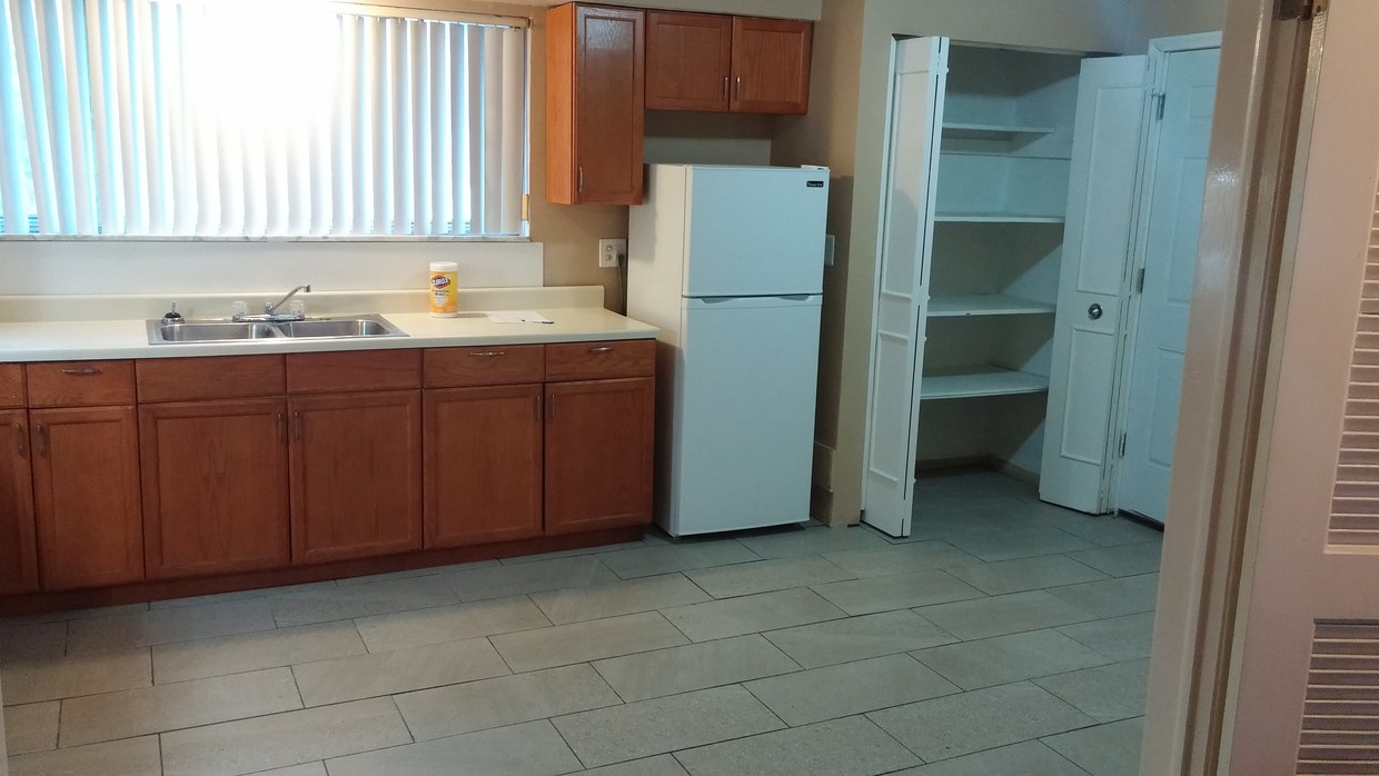 Kitchen - 19343 Greenfield Rd