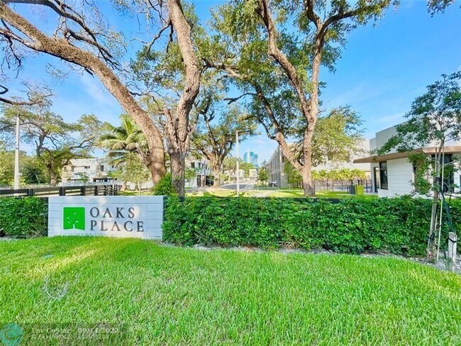Foto del edificio - 4110 N Oaks Pl