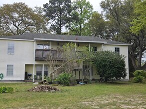 Building Photo - 984 Fox Hollow Rd