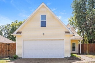 Building Photo - 200 Steamboat Ct