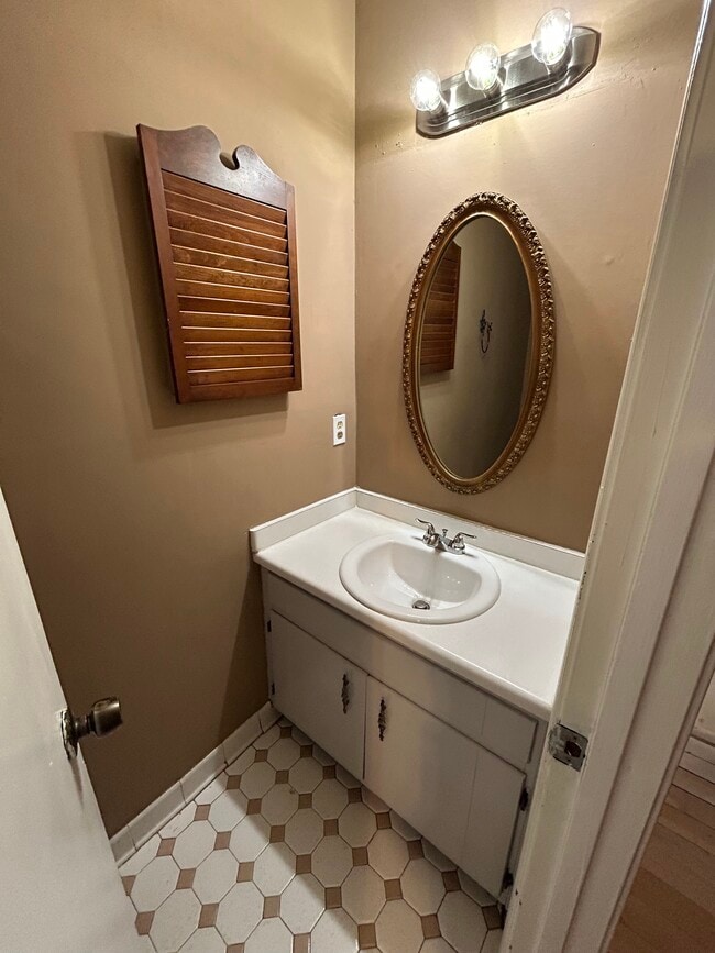 Medio baño en la planta principal - 3633 Cobble Mill Ln