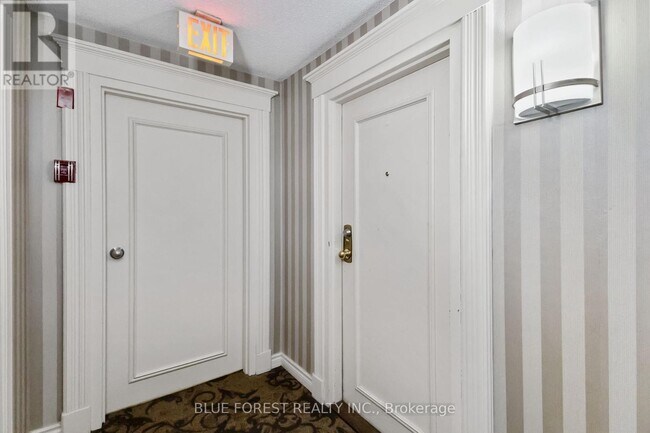 Building Photo - 570 Proudfoot Ln