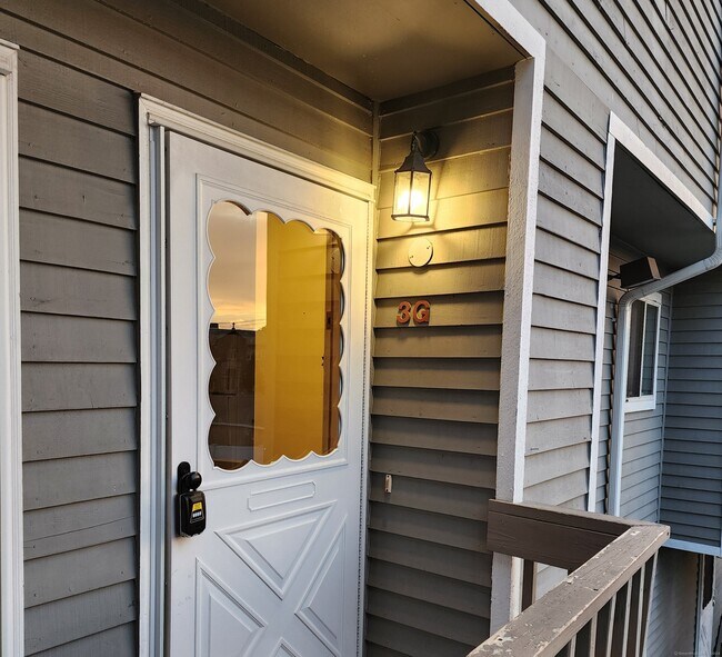 Building Photo - 202 Main St