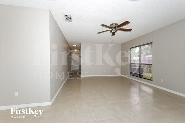 Building Photo - 438 SE Streamlet Ave