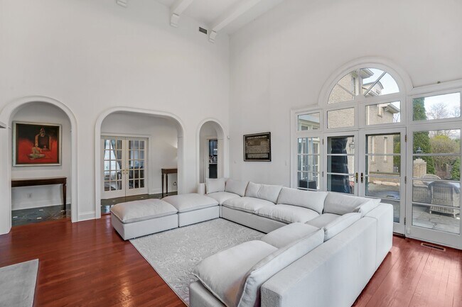 Building Photo - 2 Morgan Dr