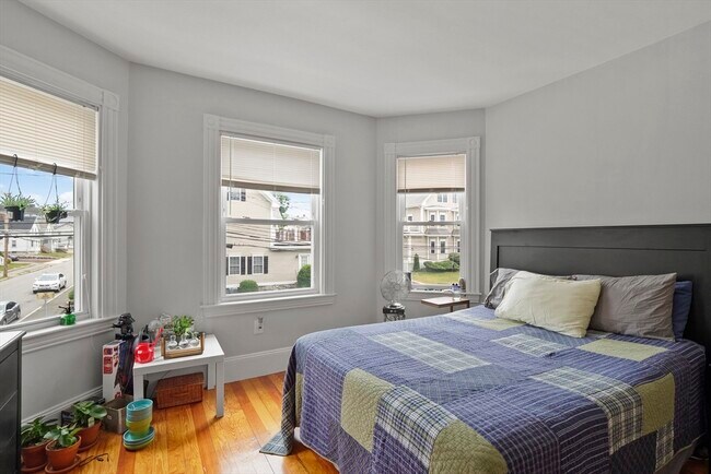 Building Photo - 139 Adams St