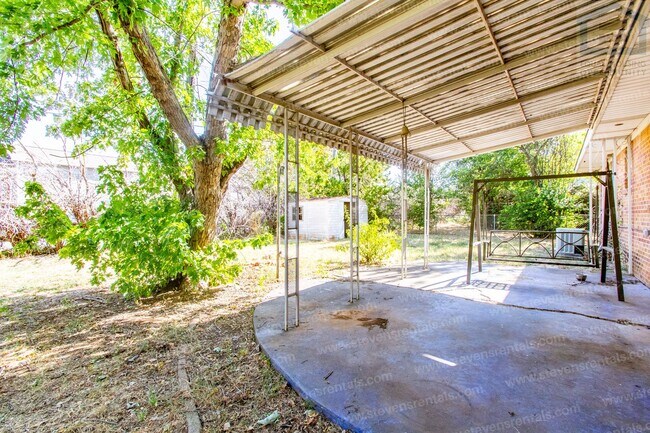 Foto del edificio - 2205 NW Smith Ave