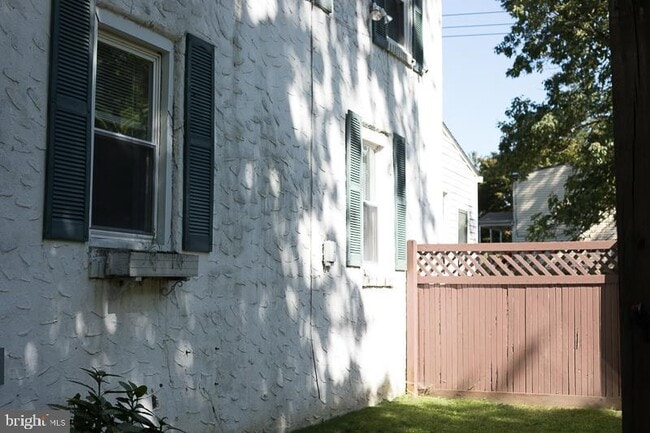 Building Photo - 402 Wallingford Ave