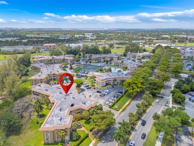 Foto del edificio - 7400 Miami Lakes Dr