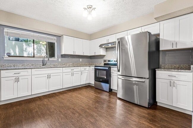 Foto del edificio - 8586 Creekwood Way