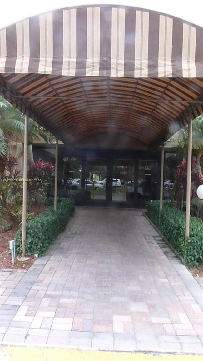 Foto del edificio - 240 Lakeview Dr