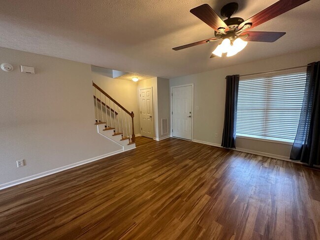 Foto del edificio - 3-bedroom, 3.5-bathroom nestled in Wyndhur...