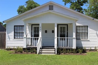 Building Photo - 229 Neyland St