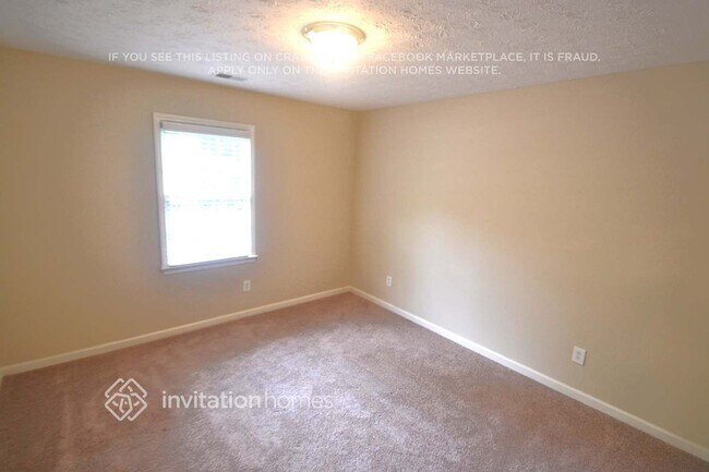 Building Photo - 2880 Park Chase Dr