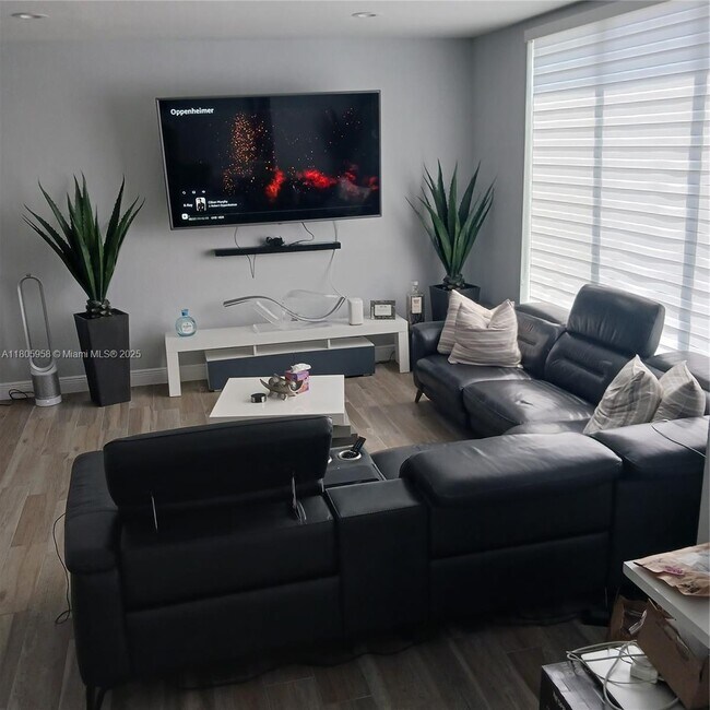 Foto del edificio - 484 NW 40th Ct