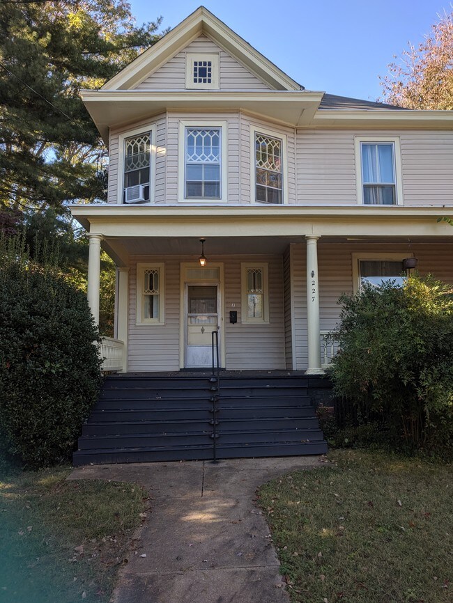Building Photo - 227 Warwick Ln