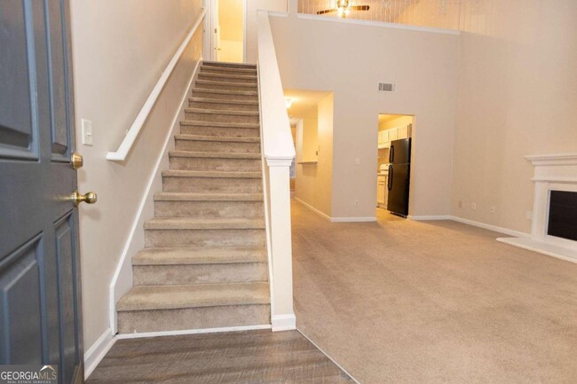 Building Photo - 221 Hillandale Park Ct
