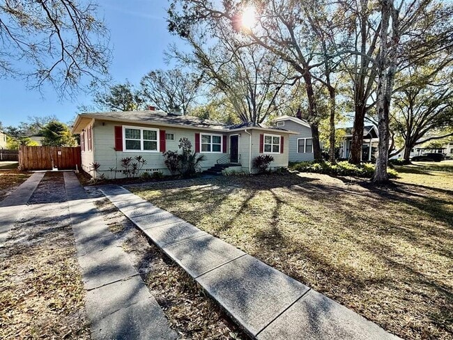 Foto del edificio - 301 N Washington Ave