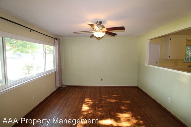 Building Photo - 2 br, 1 bath House - 425 H Street
