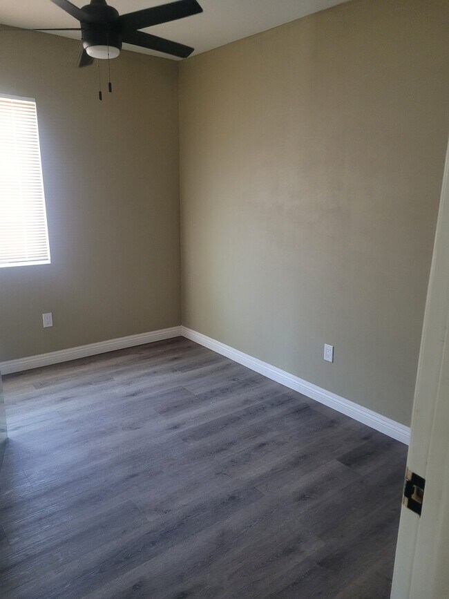 Foto del edificio - 7343 Mango Ave