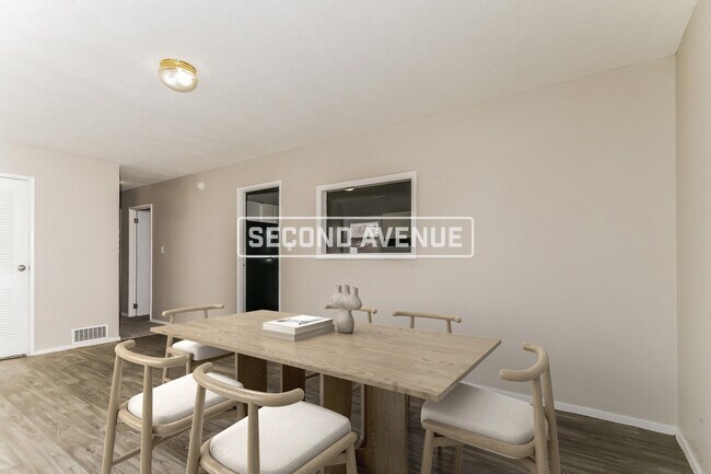 Building Photo - 403 Eberhart DR