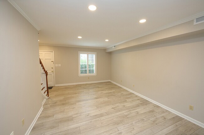 Foto del edificio - 3719 Jamestown Cir