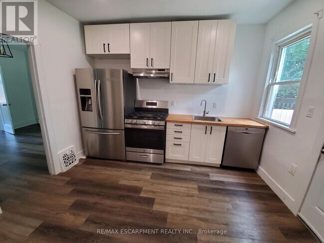 Photo du bâtiment - 198 Sherman Ave N