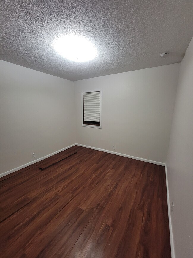 Dormitorio 2 de 4 - 802 Le Hillier St