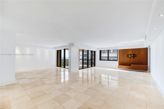 Foto del edificio - 10175 Collins Ave