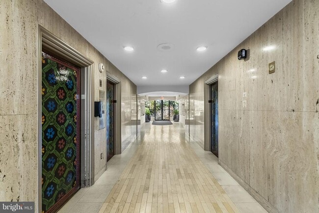 Foto del edificio - 301 N Beauregard St