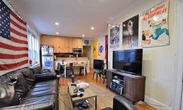 Building Photo - 73 Thatcher St