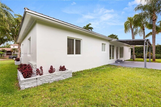 Foto del edificio - 439 Bargello Ave