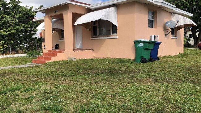Foto del edificio - 7305 NW 17th Ct