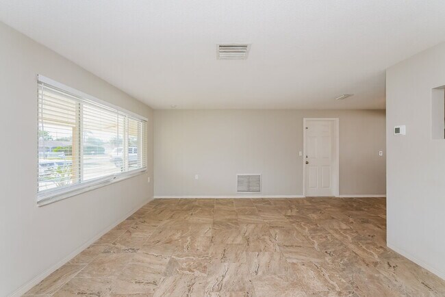 Building Photo - 1845 Villa Rosa Dr