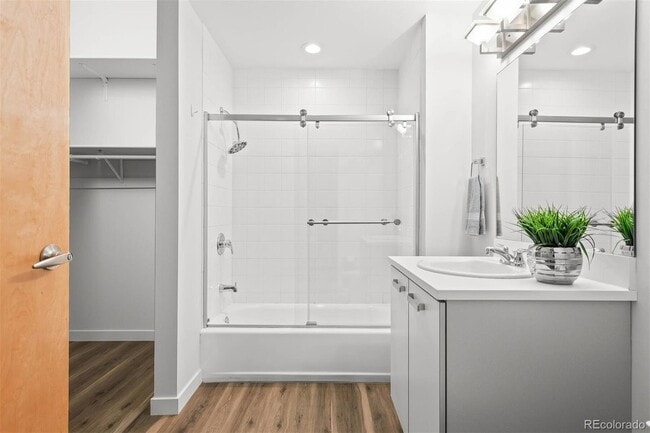 Building Photo - 3100 Huron St