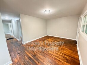 Building Photo - 3373 33rd Pl N