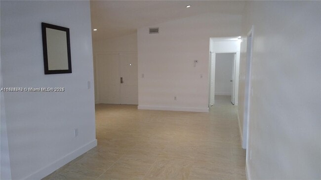 Foto del edificio - 9319 NW 121st St