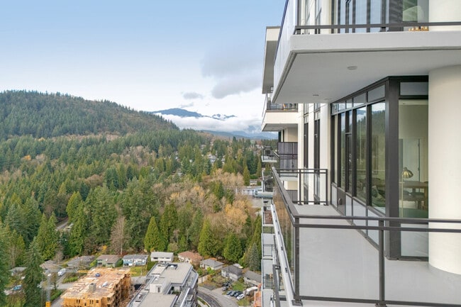 Building Photo - 626 Claremont St