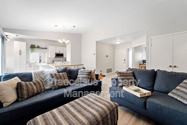 Foto del edificio - 2039 Waterbury Dr