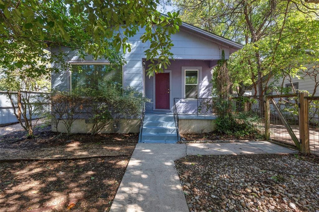 Primary Photo - 1611 Singleton Ave