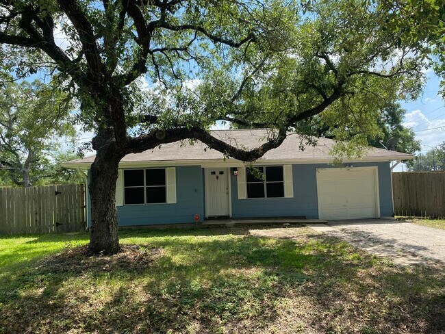 Foto del edificio - 13006 Lawrence Ln