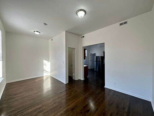 Building Photo - 1803 W 47th St
