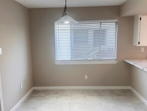 Building Photo - 10902 Bob White Dr