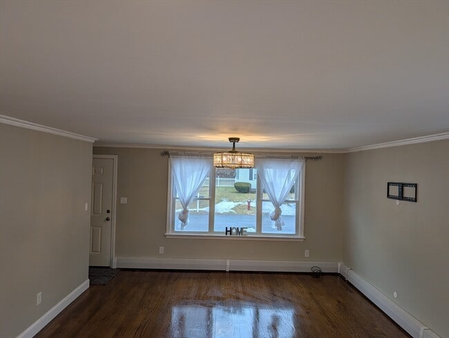 Building Photo - 8 Linda Circuit