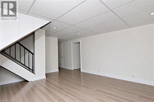 Photo du bâtiment - 6 Ridley Ave