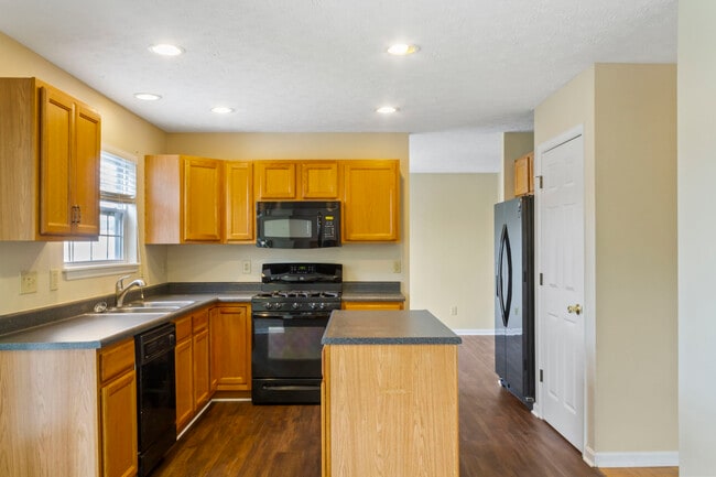 Building Photo - 130 Fawn Dr
