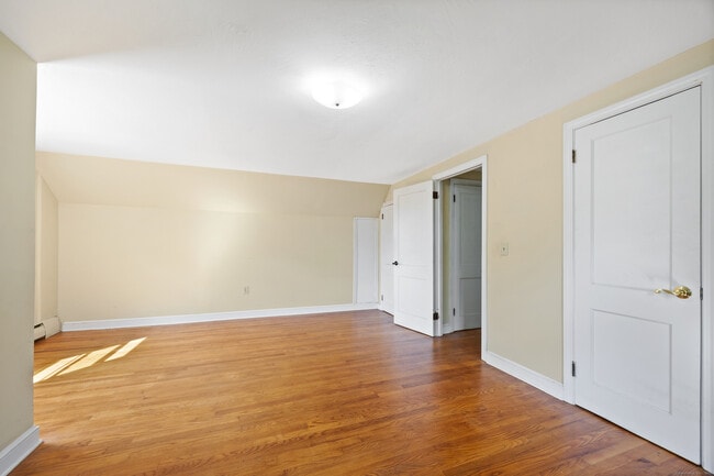 Building Photo - 60 Manor Dr